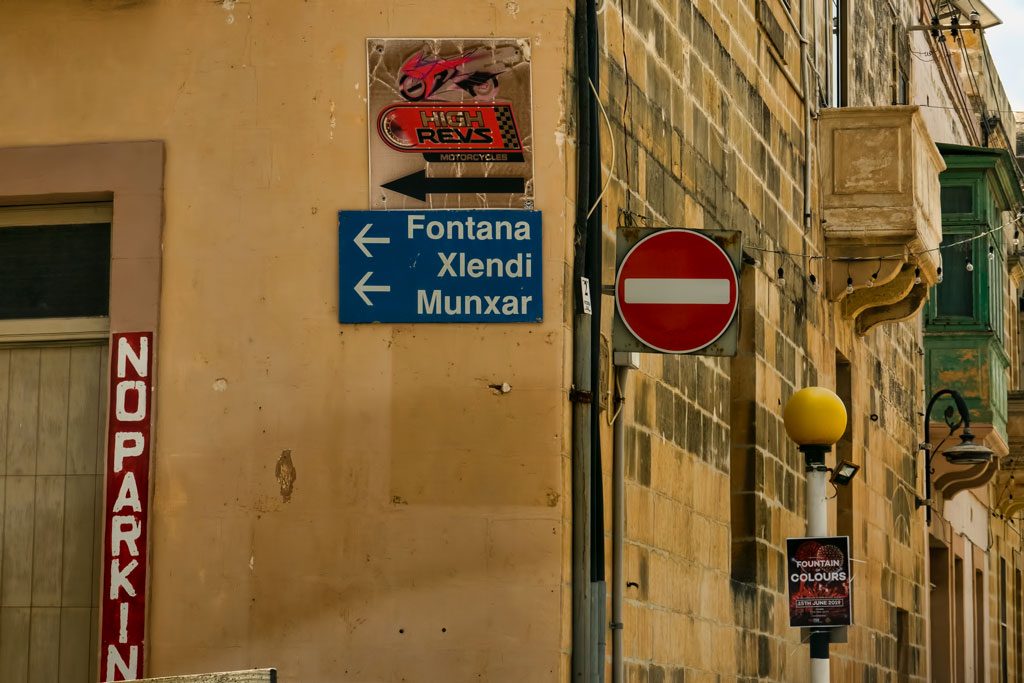 Mgarr to Xlendi-typical route sign